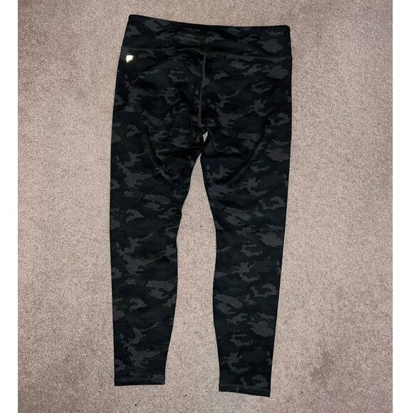 New Fabletics Mid-Rise Powerhold Legging Camo size L short - Picture 5 of 6